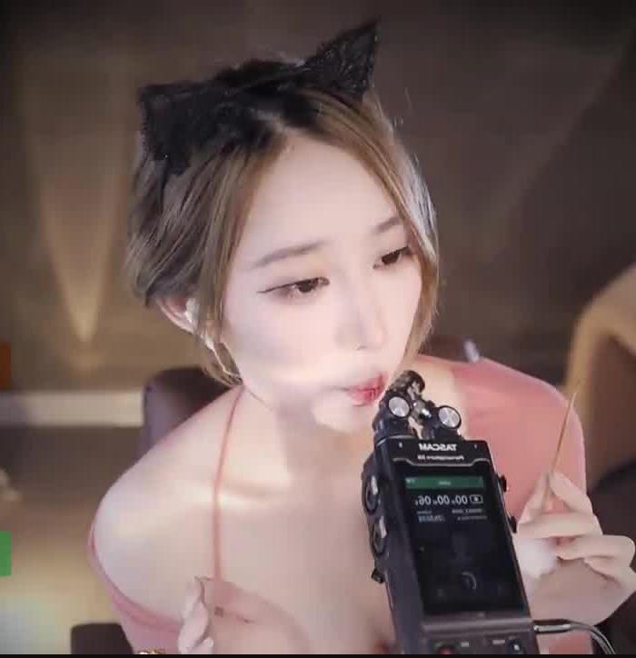 0430162104.jpg ASMR 摇晃水瓶,耳边放松吹气周童潼